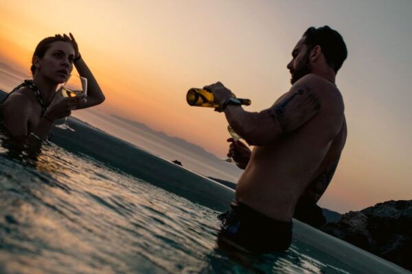 Santorini: Volcanic Hot-Tub Experience With Caldera Views - Location and Accessibility