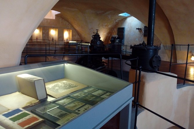 Santorini Wine Tasting and Sunset Getaway Small Group Tour - Sampling Different Varietals of Wine