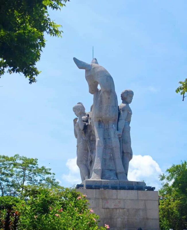 Sanya 3-Hour Scenic Park & Local Market Discovery Tour - Sanya 3-Hour Scenic Park & Local Market Discovery Tour: A Quick Peek into Paradise