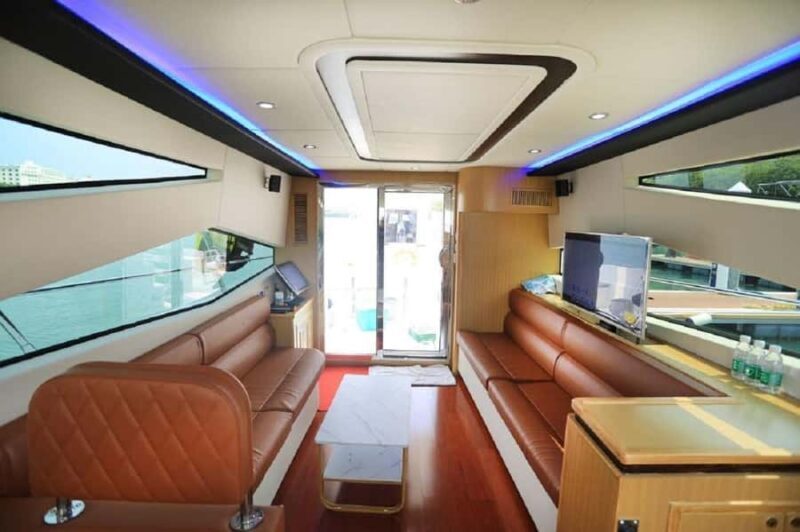 Sanya: Atlantis Water Park and Yacht Sailing Day Trip - Afternoon Yacht Sailing: Relaxing Coastal Views