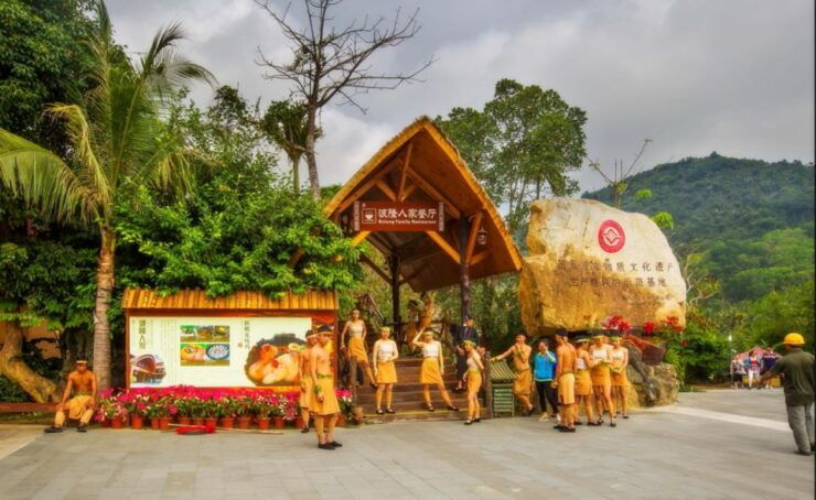 Sanya: Half-Day Private Tour of Li & Miao Minority Park - Tour Overview