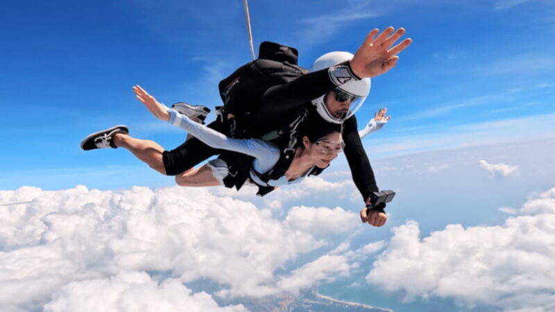 Sanya: Skydiving Experience with Helicopter or Aircraft - An In-Depth Look at the Skydiving Experience in Sanya