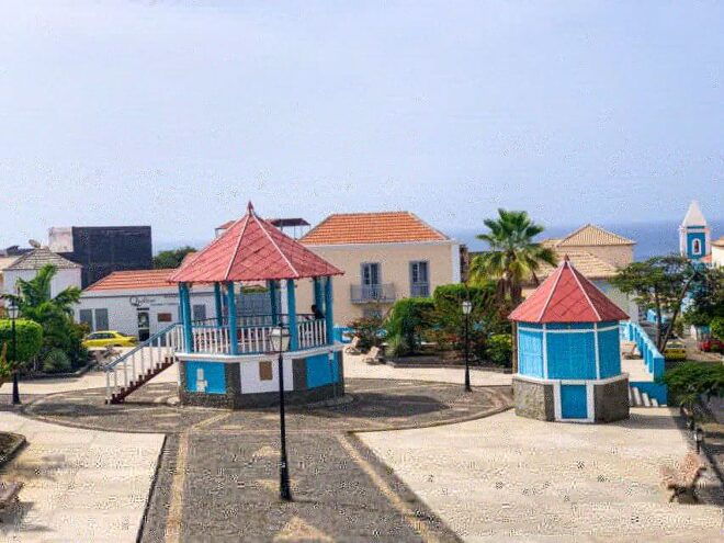 São Filipe: Walking Tour of Historic Center and Market - Booking and Important Information