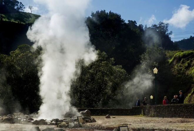 São Miguel East: Passeio De Van De Um Dia Inteiro Com Almoço - Review Summary