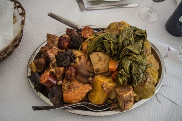 São Miguel East: Passeio De Van De Um Dia Inteiro Com Almoço - Common Questions