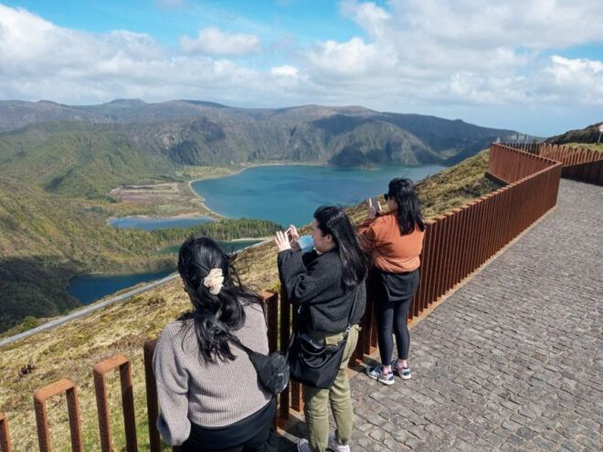 São Miguel Island: Passeio De 2 Dias Pela Ilha Com Guia E Refeições. - Inclusions