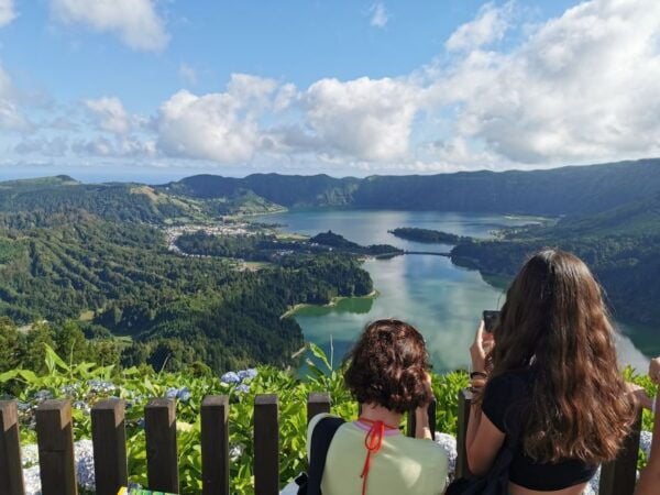 São Miguel Island: Passeio De 2 Dias Pela Ilha Com Guia E Refeições. - Common Questions