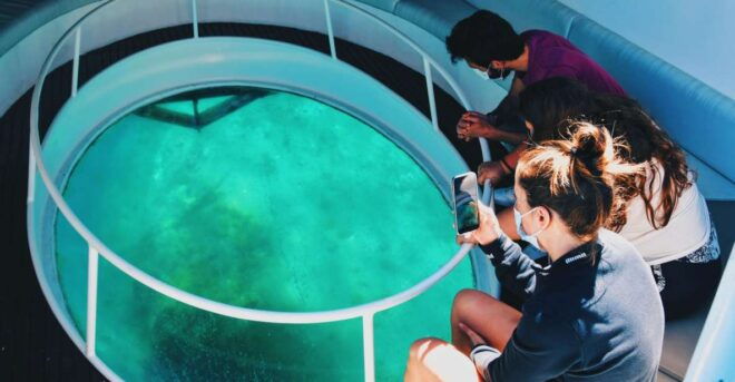 São Miguel: Passeio De Barco Com Fundo De Vidro E Snorkeling - Full Description of the Activity