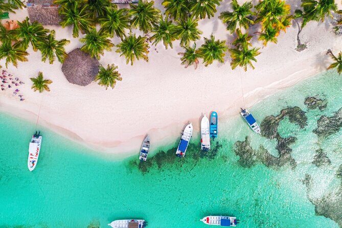 Saône Island in Catamaran and speedboat (blue lagoon) swimming pool. - The Sum Up