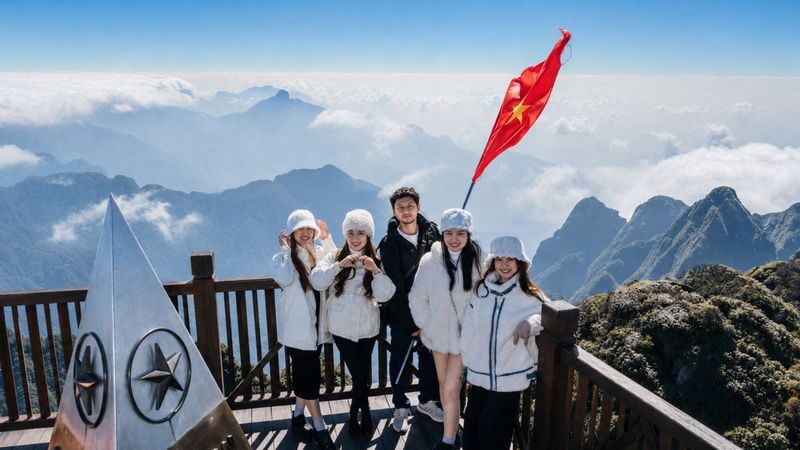 Sapa 2D1N Tour from Hanoi: Cat Cat, Moana & Fansipan or Trekking - Evening in town, with dinner on your own