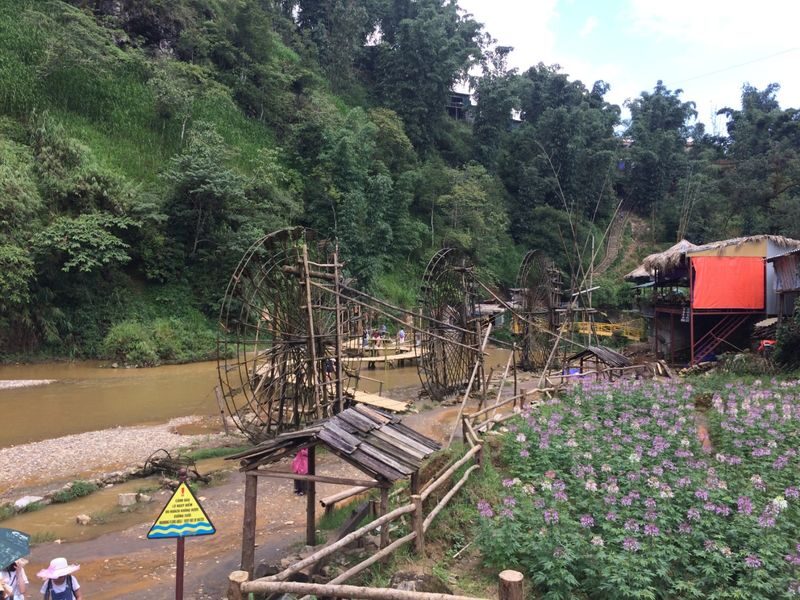 Sapa Cat Cat Village & Fansipan Cable Car 2-Day Trekking Tour - Walking down into Cat Cat Village