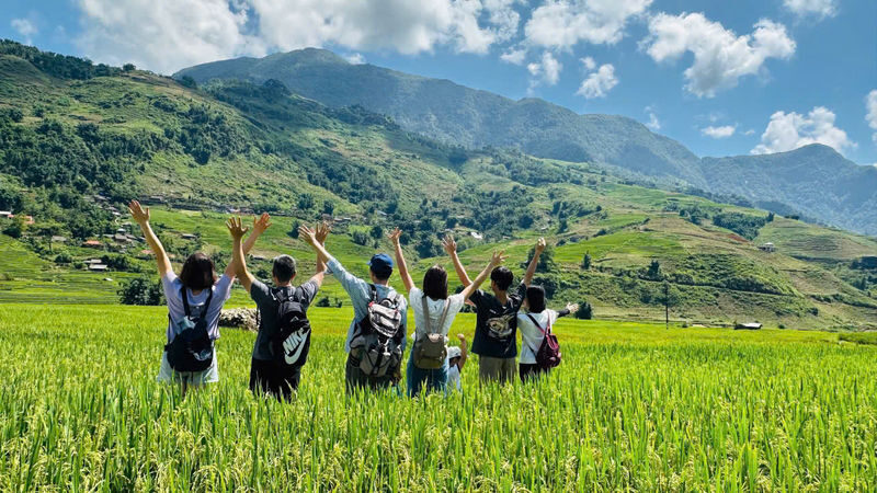 Sapa Trekking Ta Van Village & Batik Painting (Optional Chinese Guide) - Leaving Sapa town for the rice terraces