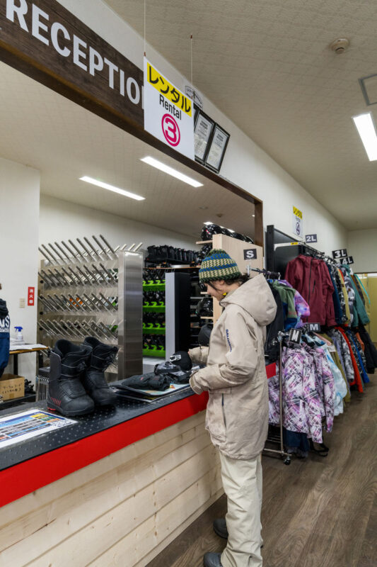 Sapporo Fujino Fus Snow Area Rental skis & wear - Six courses, from first turns to steep descents
