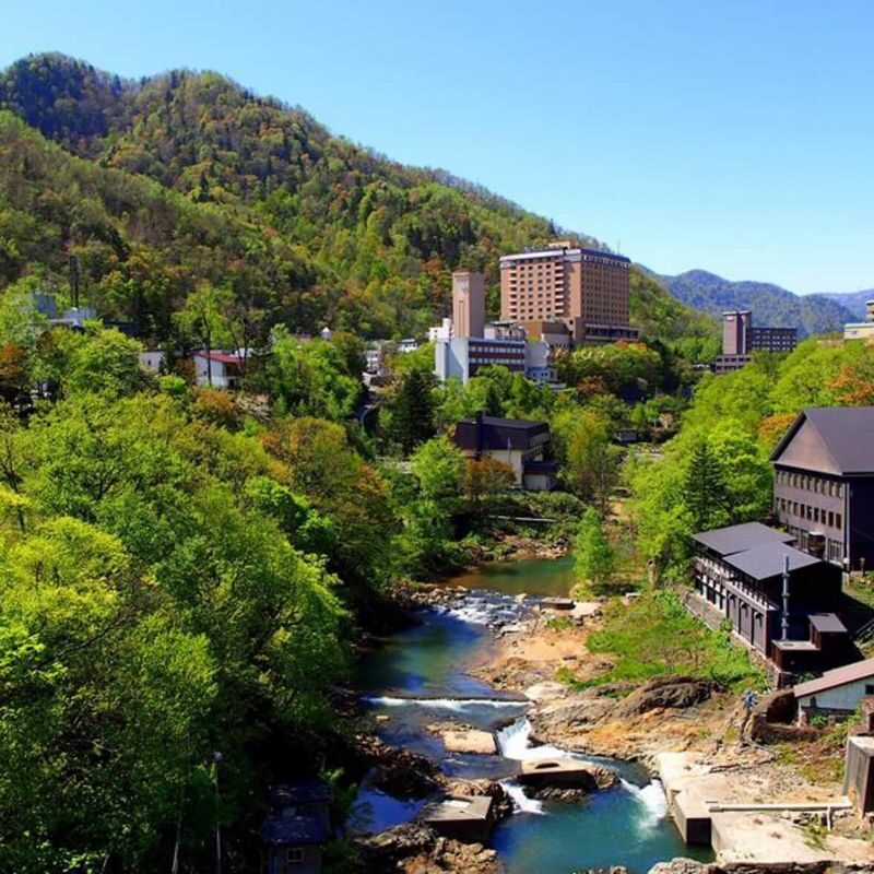 Sapporo Head Buddha & Shiroi Koibito Park Full-Day City Highlights Tour - Guides make a difference on a fast-moving day