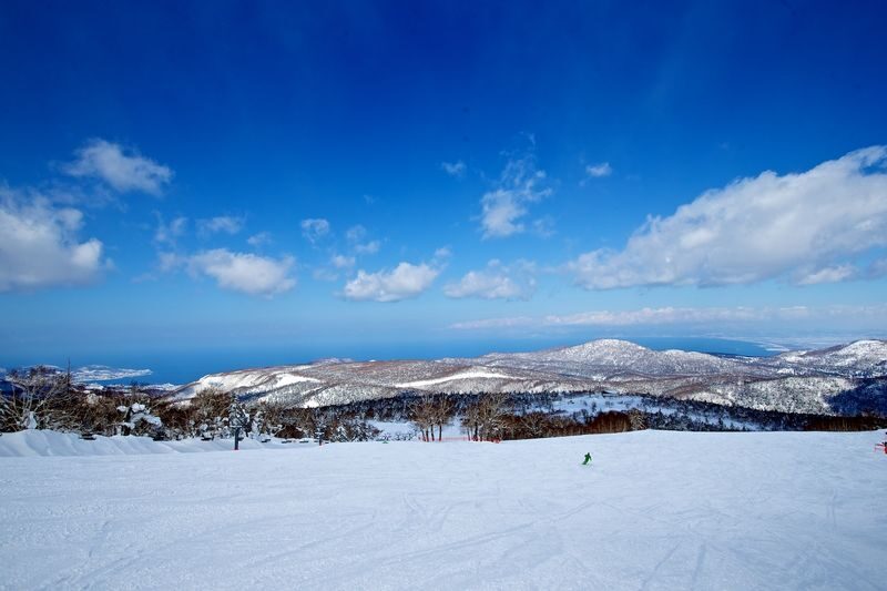 Sapporo Kokusai Ski Resort Lift Ticket (6hours) & Round Trip Bus - Lunch credit and what it covers