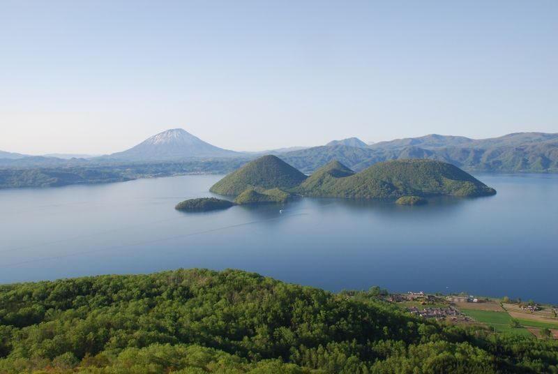 Sapporo Mount Yotei & Lake Toya Full-Day Experience with Scenic Views - Choosing a season and setting expectations