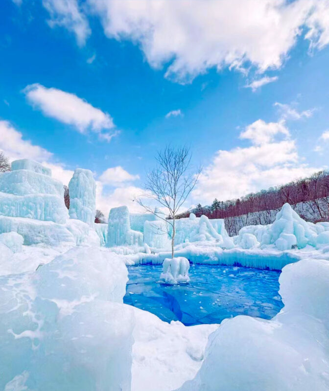 Sapporo Noboribetsu Hell Valley and Lake Shikotsu Ice Falls Festival Tour - A full winter day without the transport puzzle