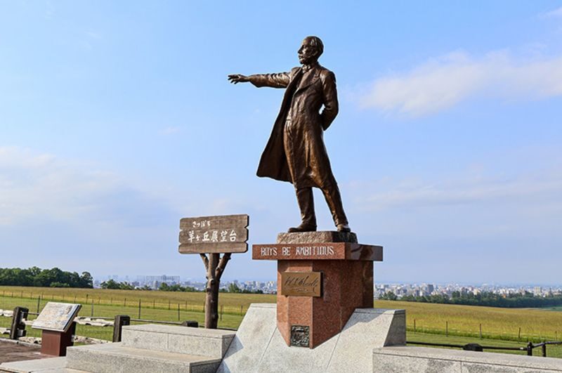 Sapporo Okurayama & Hitsujigaoka Half-Day Bus Tour - Multilingual audio makes a Japanese-led tour easier