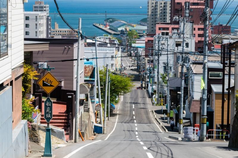 Sapporo Otaru Canal Full-Day Private Walking Tour - Glass, music boxes, candles, and Sakaimachi Street