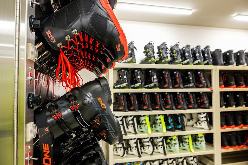 Sapporo Ski & Snowboard Rental | Snowboard, Ski, Arcteryx Ski Wear | Susukino INFINITY CITY - Who will get the most from this rental