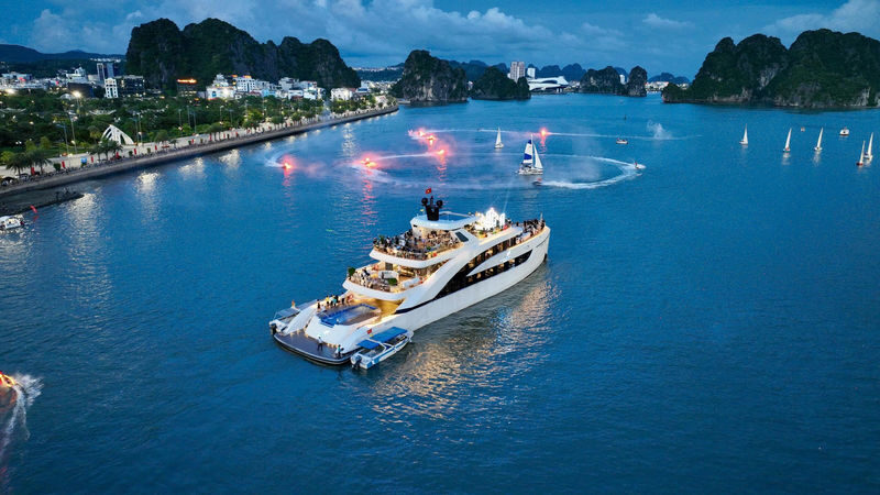 Saquila Yatch Day Cruise: Ha Long Bay, Sung Sot, Ti Top - A Full Day, Not a Quick Bay Excursion