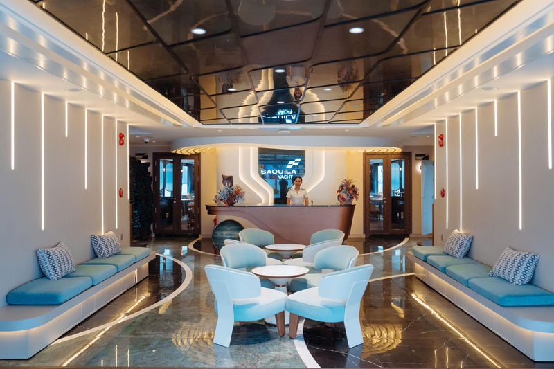 Saquila Yatch Day Cruise: Ha Long Bay, Sung Sot, Ti Top - Ti Top Island: Swim or Climb