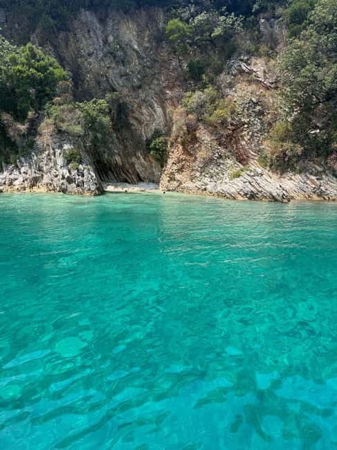 Saranda: Boat tour to 7 destinations end snorkeling - The Experience on the Water