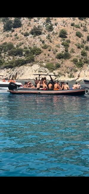 Sarandë: Boat tour to Krorza included umbrella&sunbeds - Onboard Comfort and Extras