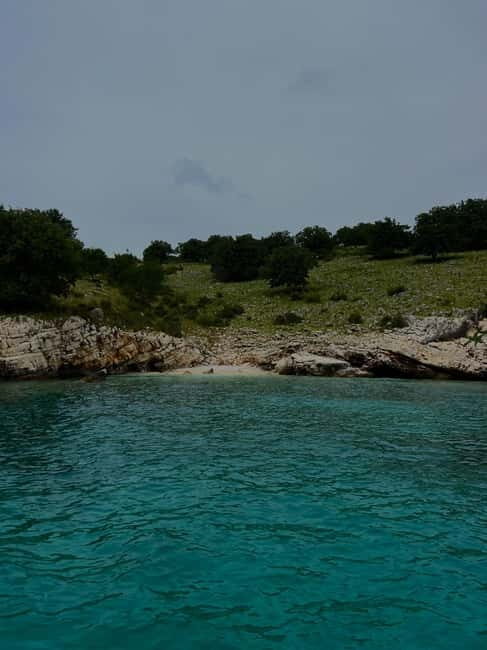 Sarandë Boat Tour with Free Beach Umbrella Access - FAQs