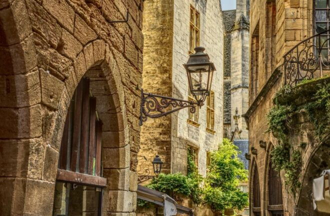 Sarlat Gourmet Tour & Market Visit With Tastings - Review Summary
