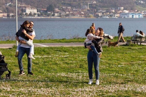 Sarnico: Photo Shoot With Professional Photographer - Important Restrictions