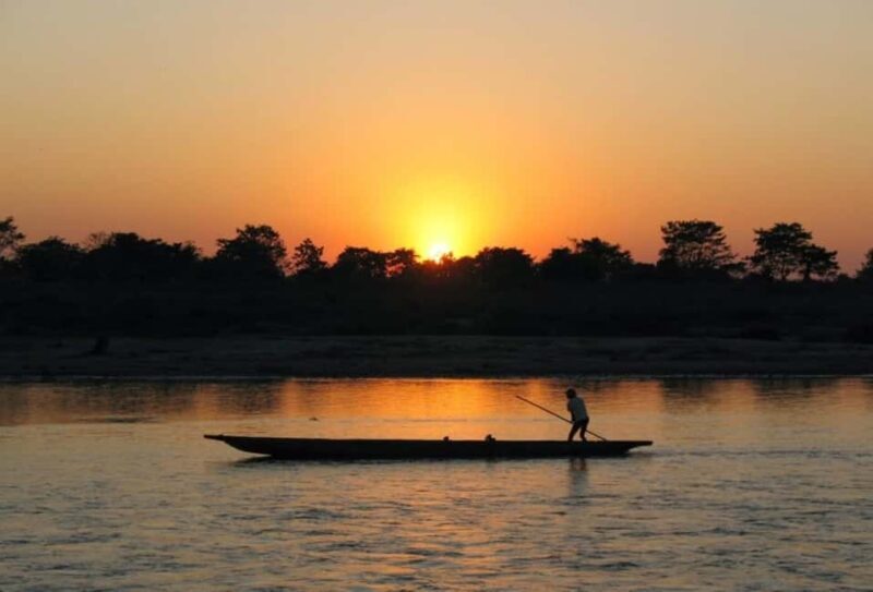 Sauraha: Rapti River Sunset & Tharu Cultural Dance Tour - Good To Know