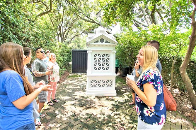 Savannah First Squares Culinary & Cultural Walking Food Tour - Outstanding Tour Guide