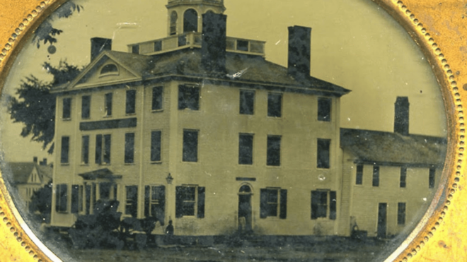 Savannah: Ghost & Graveyard Walking Tour With Local Guide - Ghostly Encounters