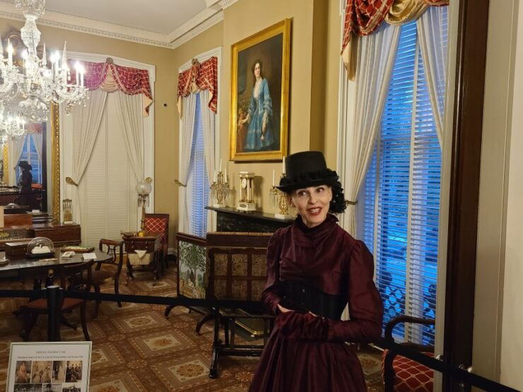 Savannah: Ghosts and Gravestones Tour With Low House Entry - Good To Know
