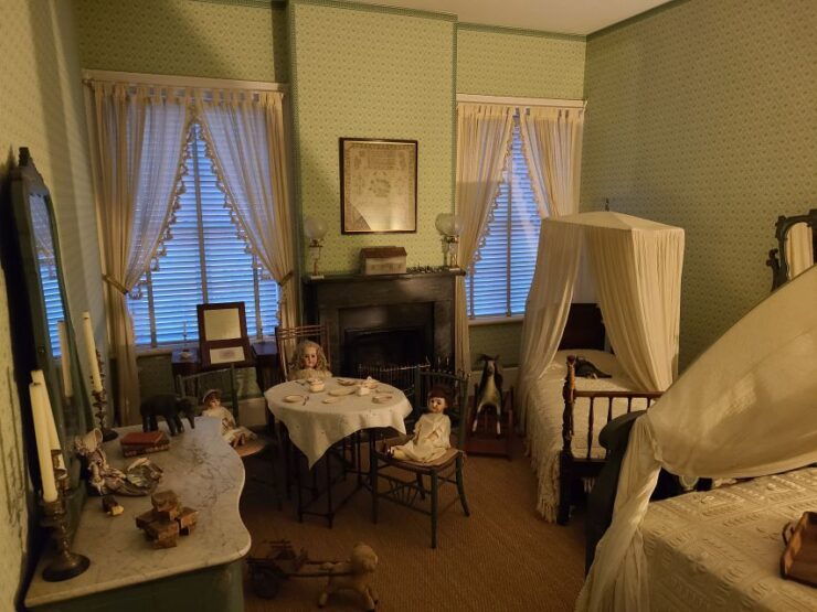 Savannah: Ghosts and Gravestones Tour With Low House Entry - Haunted Sites Visited