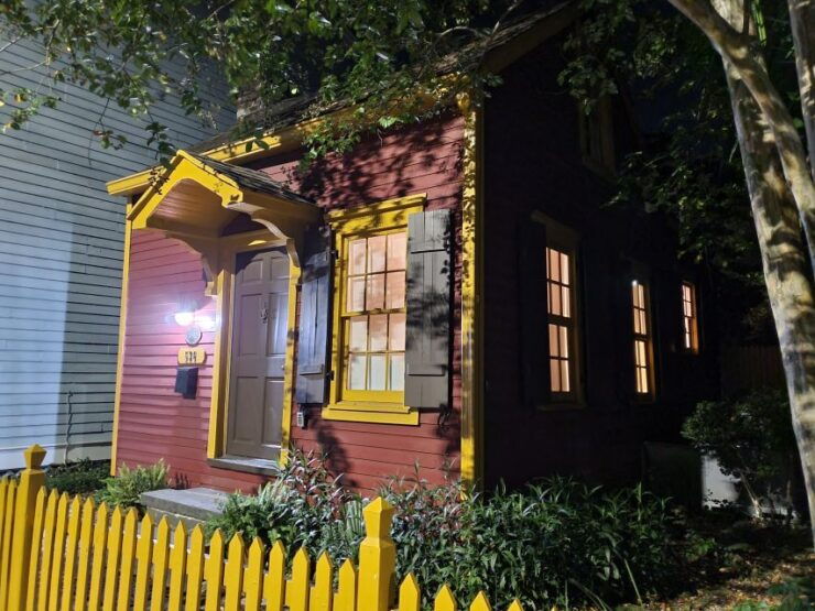 Savannah: Guided Walking Tour of the Historic District - Activity Details