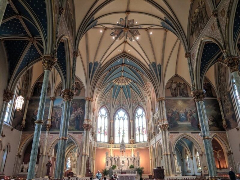 Savannah: Historic Districts & Bonaventure Private Tour - Bonaventure Cemetery and Its Darkly Beautiful Charm