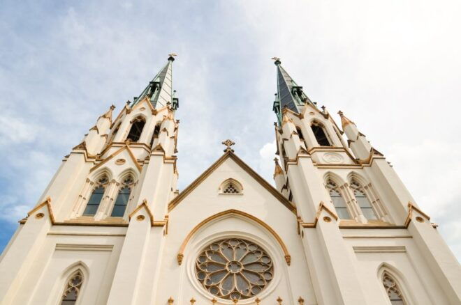 Savannah: Historic Highlights Walking Tour - Explore Historic Buildings and Homes