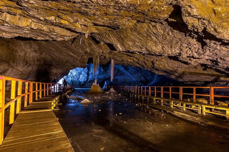 Scarisoara-World greatest Ice cave: one day tour from Oradea - Reaching Scarisoara Village