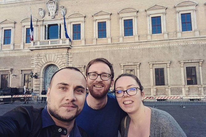 Scarlet Ladies Tour: Powerful Mistresses & Courtesans of Renaissance Rome - Expert Guides and Knowledgeable Commentary