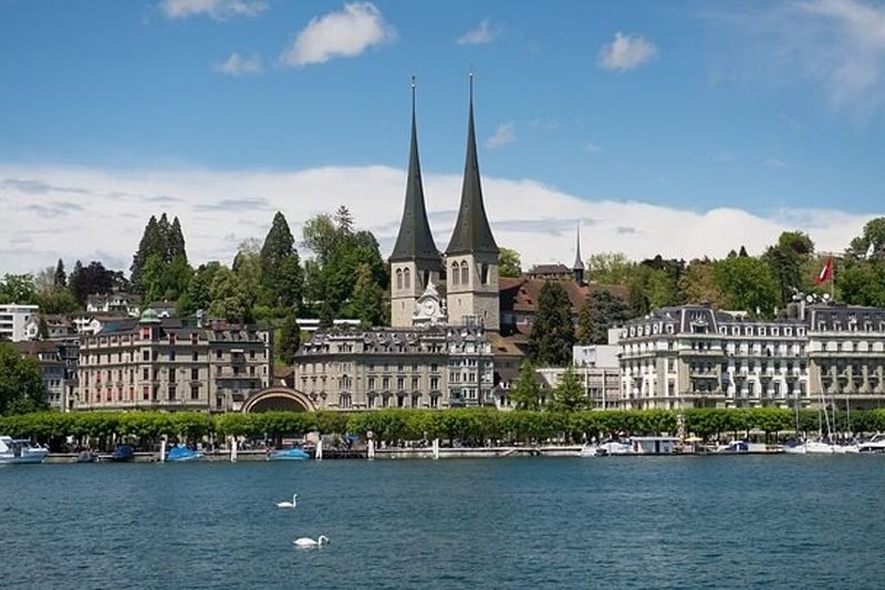 Scavenger Hunt and Walking Trip in Lucerne - Two hours, or however long you need