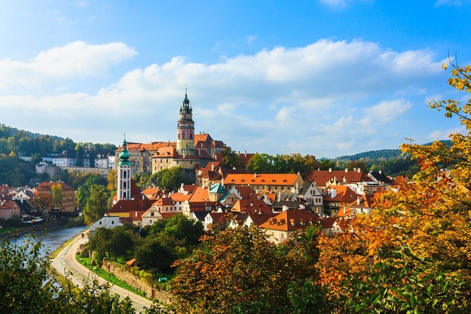 Scenic Transfer From Passau to Prague With 2-Hours Guided Tour of Cesky Krumlov - Pickup Options and Logistics