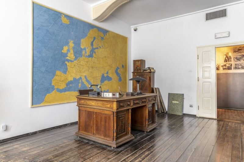 Schindler's Factory & Kazimierz Jewish Quarter Tour - Good To Know