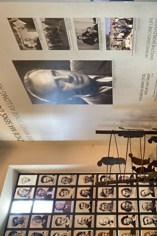 Schindler's List Movie Tour: Historic Sites & Film Location - The Experience: A Step-by-Step Breakdown
