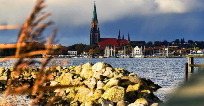 Schleswig: Highlights Tour (Cathedral, Old Town, Holm, City Harbor) - Experience Description