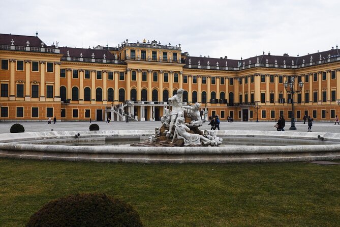 Schoenbrunn Palace Private Walking Tour in Vienna - Transportation Details