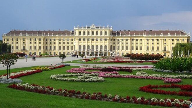 Schönbrunn Grand Tour: Private Skip-the-Line Walking Tour - Explore the Grand Staterooms of Schönbrunn Palace