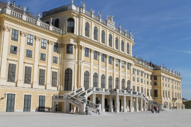 Schönbrunn Grand Tour: Private Skip-the-Line Walking Tour - Inclusions: Guide, Headset, and Access to the Hunting Room