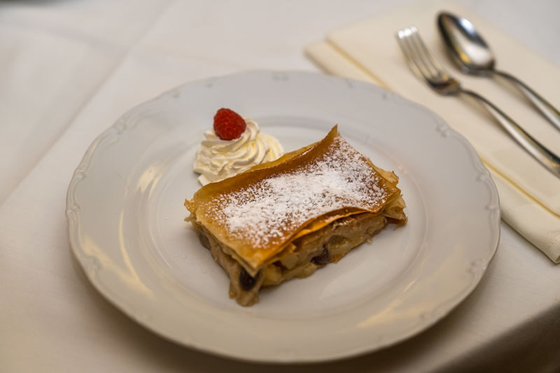 Schonbrunn Palace Concert and Austrian Dinner - Who should book this Schönbrunn evening?